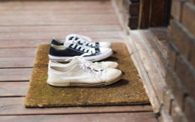 Per una casa pulita: dovresti togliere sempre le scarpe